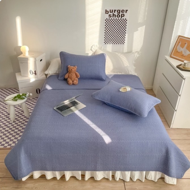 مجموعة غطاء سرير صلبة من الدانتيل مبطن