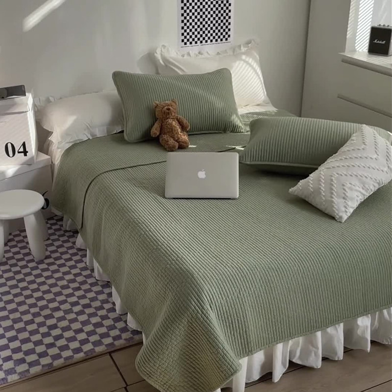 مجموعة غطاء سرير صلبة من الدانتيل مبطن