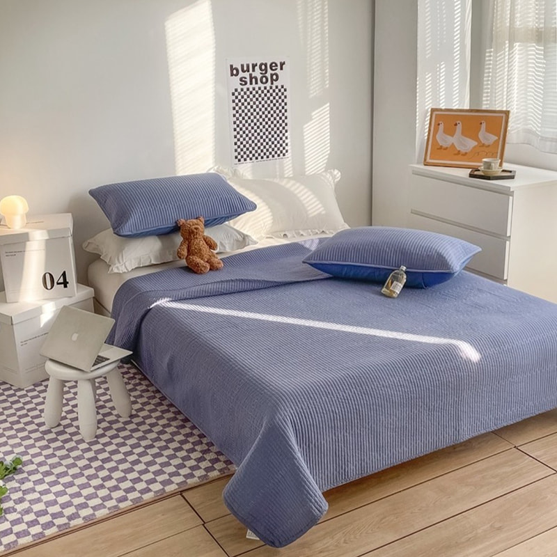 مجموعة غطاء سرير صلبة من الدانتيل مبطن