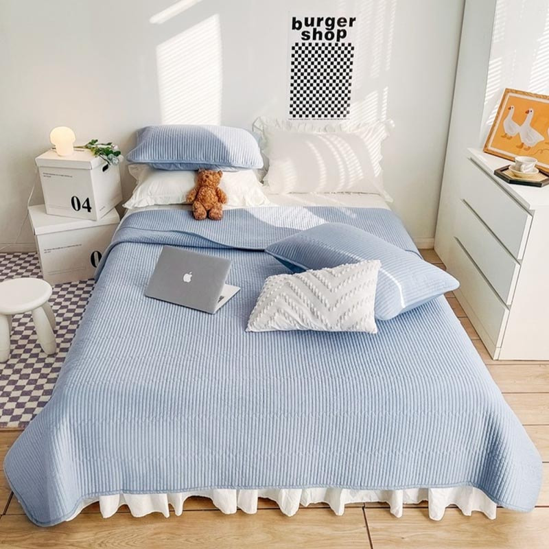 مجموعة غطاء سرير صلبة من الدانتيل مبطن