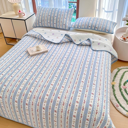 القطن النقي من السرير المبطن ناعمًا ناعمًا