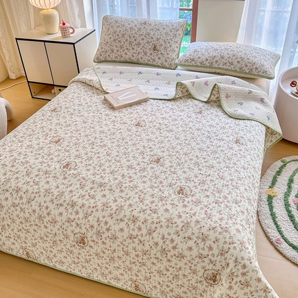 القطن النقي من السرير المبطن ناعمًا ناعمًا