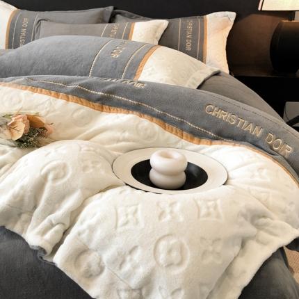 الحليب المخملي الفراش يضع سحر ناعم