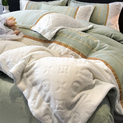 الحليب المخملي الفراش يضع سحر ناعم