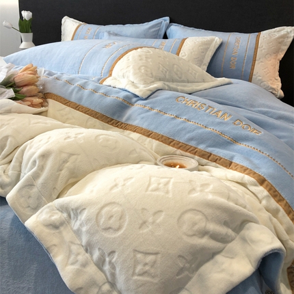 الحليب المخملي الفراش يضع سحر ناعم